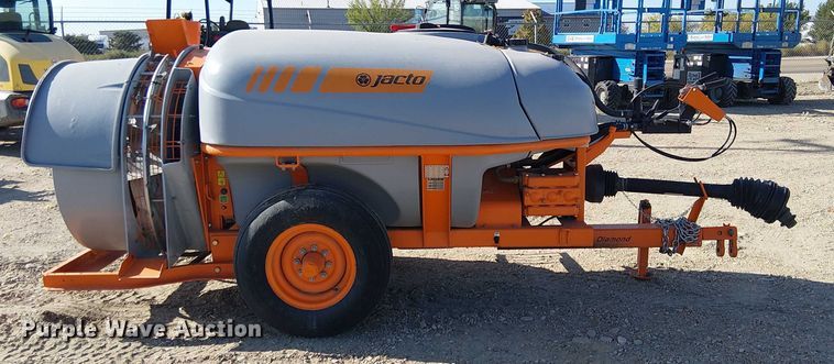 image for item EU2541 2019 Jacto Airbus 1500 sprayer trailer