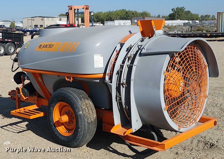 image for item EU2541 2019 Jacto Airbus 1500 sprayer trailer