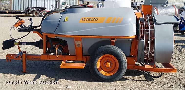 image for item EU2541 2019 Jacto Airbus 1500 sprayer trailer