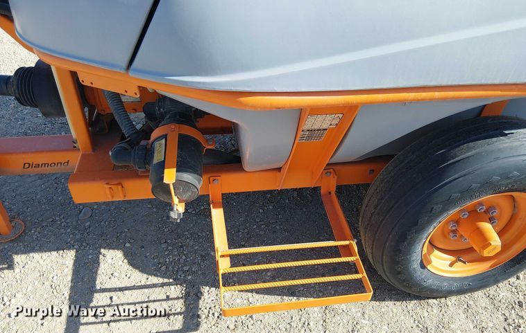 image for item EU2541 2019 Jacto Airbus 1500 sprayer trailer