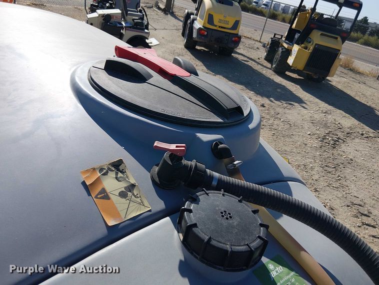 image for item EU2541 2019 Jacto Airbus 1500 sprayer trailer