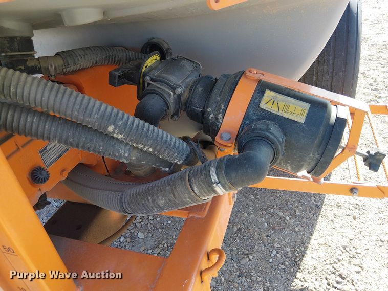 image for item EU2541 2019 Jacto Airbus 1500 sprayer trailer