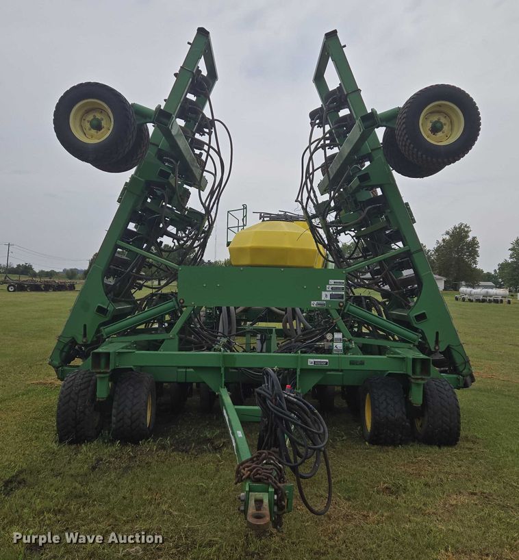 image for item EU3669 2005 John Deere 1890 air seeder