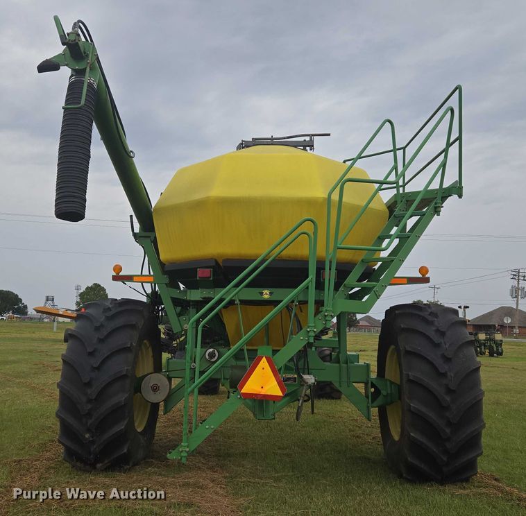 image for item EU3669 2005 John Deere 1890 air seeder