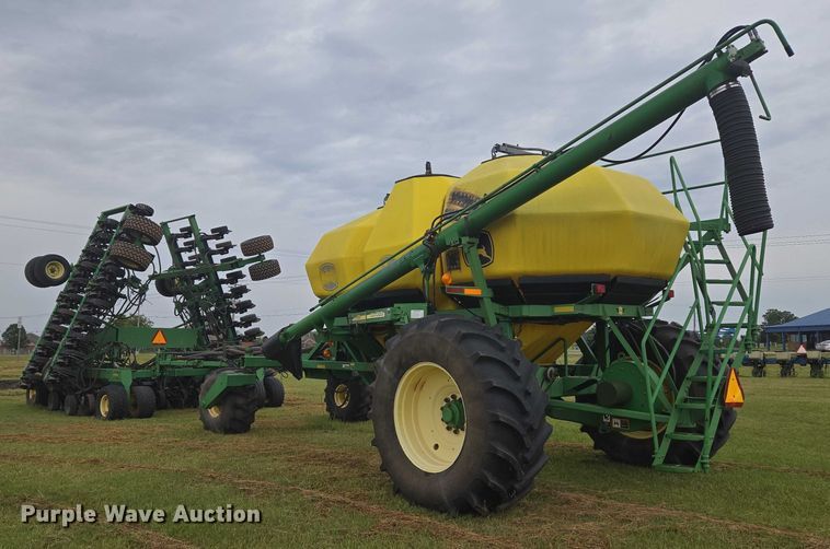 image for item EU3669 2005 John Deere 1890 air seeder