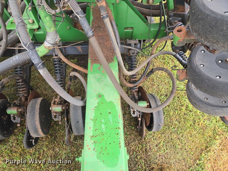 image for item EU3669 2005 John Deere 1890 air seeder