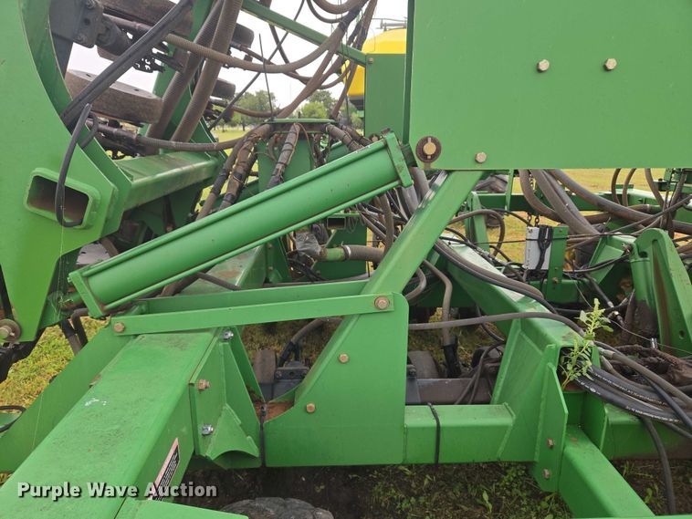 image for item EU3669 2005 John Deere 1890 air seeder