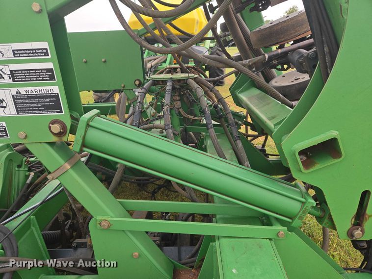 image for item EU3669 2005 John Deere 1890 air seeder