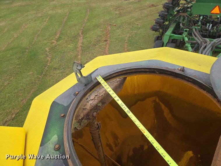 image for item EU3669 2005 John Deere 1890 air seeder