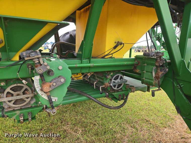 image for item EU3669 2005 John Deere 1890 air seeder