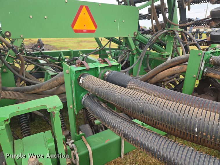 image for item EU3669 2005 John Deere 1890 air seeder