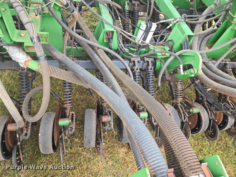 image for item EU3669 2005 John Deere 1890 air seeder