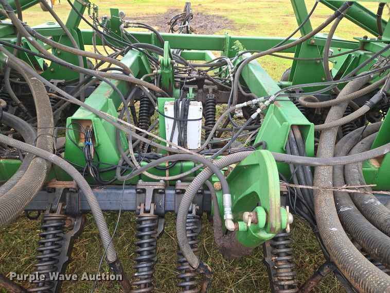 image for item EU3669 2005 John Deere 1890 air seeder