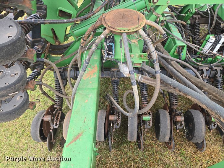 image for item EU3669 2005 John Deere 1890 air seeder