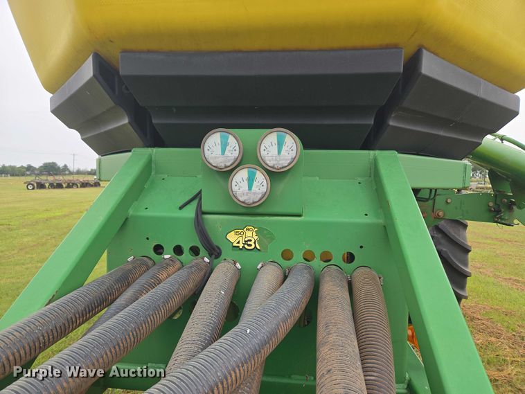 image for item EU3669 2005 John Deere 1890 air seeder