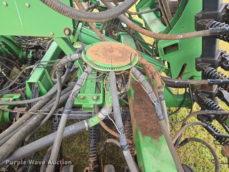 image for item EU3669 2005 John Deere 1890 air seeder
