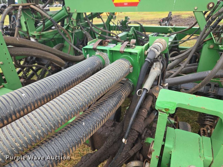 image for item EU3669 2005 John Deere 1890 air seeder