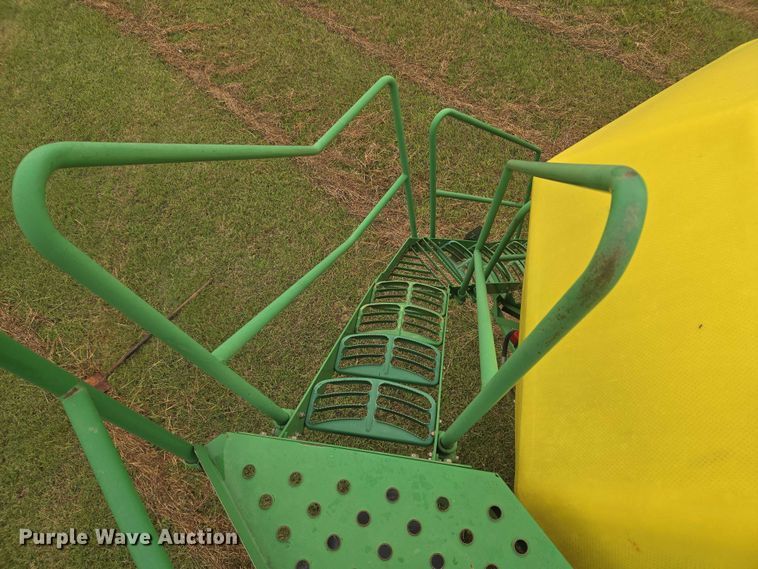 image for item EU3669 2005 John Deere 1890 air seeder