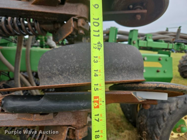 image for item EU3669 2005 John Deere 1890 air seeder