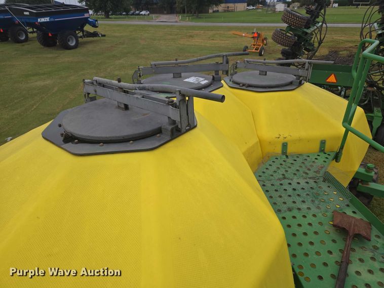 image for item EU3669 2005 John Deere 1890 air seeder