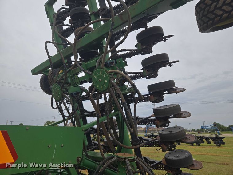 image for item EU3669 2005 John Deere 1890 air seeder