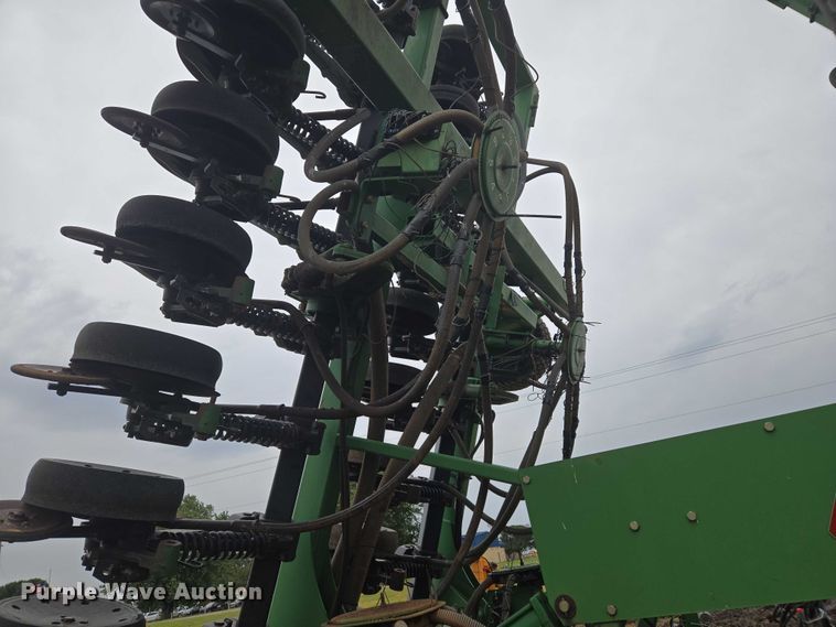 image for item EU3669 2005 John Deere 1890 air seeder