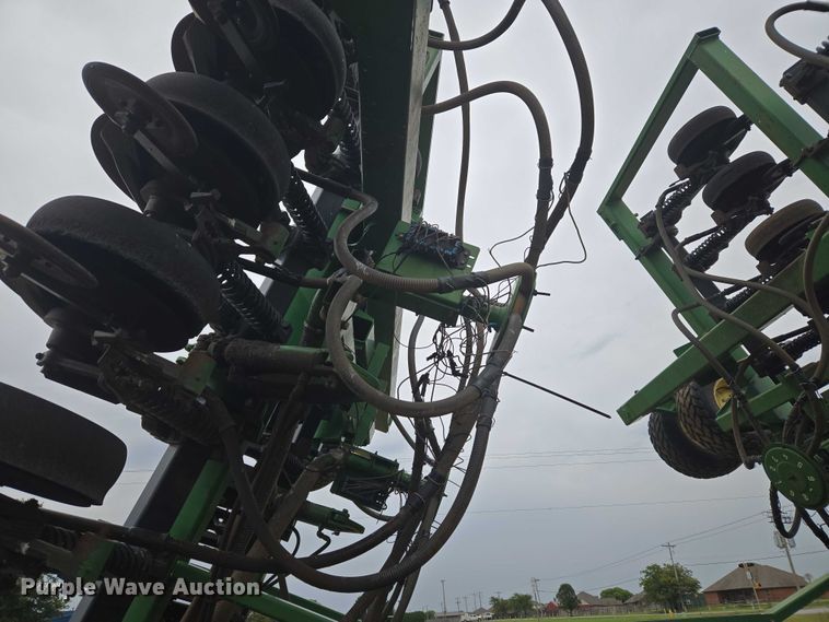 image for item EU3669 2005 John Deere 1890 air seeder