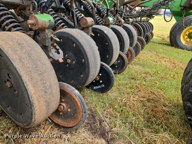 image for item EU3669 2005 John Deere 1890 air seeder