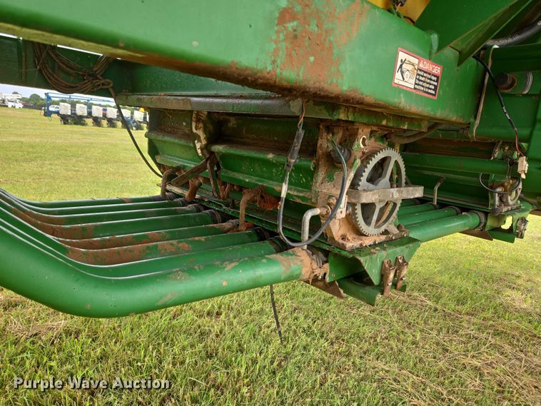 image for item EU3669 2005 John Deere 1890 air seeder