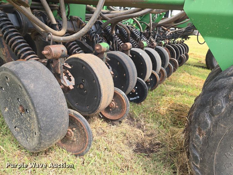 image for item EU3669 2005 John Deere 1890 air seeder