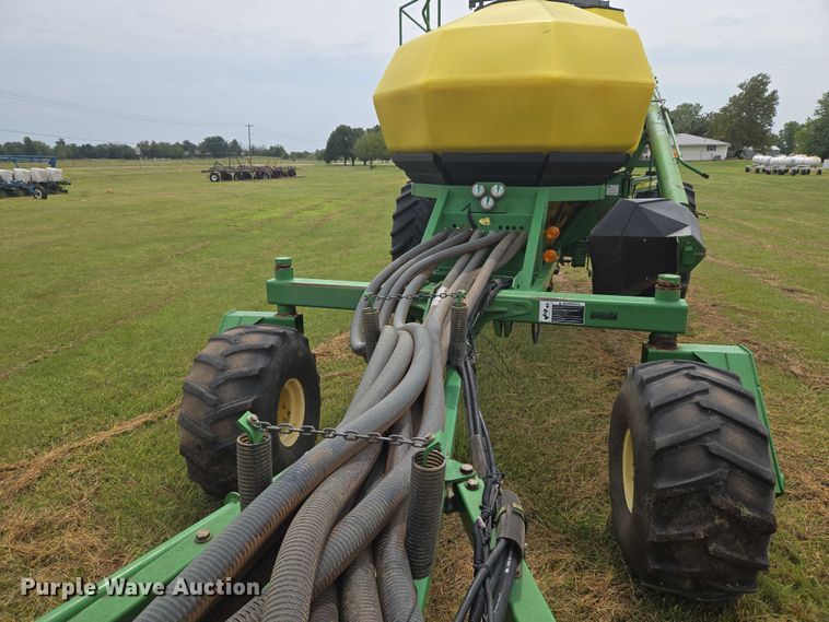 image for item EU3669 2005 John Deere 1890 air seeder