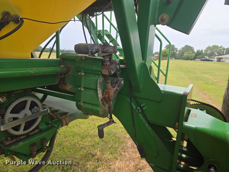 image for item EU3669 2005 John Deere 1890 air seeder