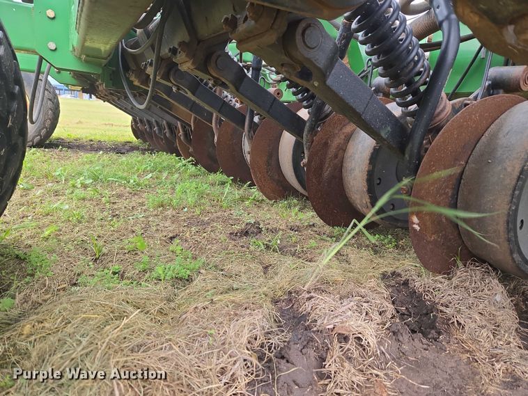 image for item EU3669 2005 John Deere 1890 air seeder