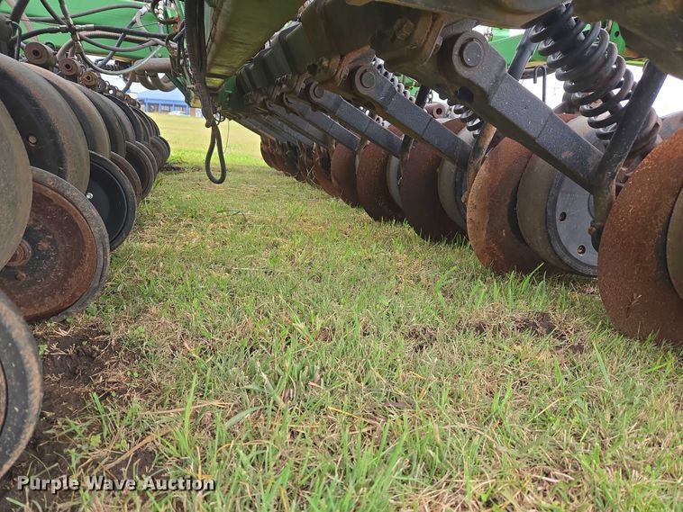 image for item EU3669 2005 John Deere 1890 air seeder