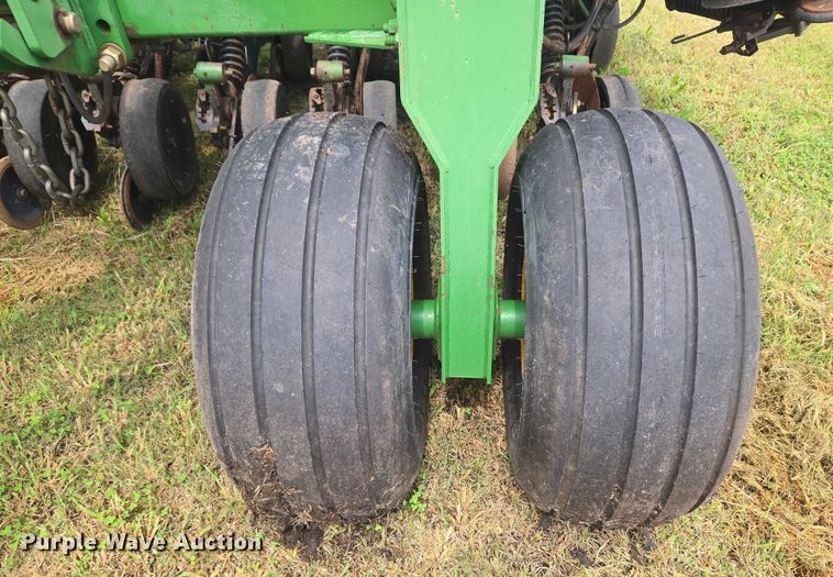 image for item EU3669 2005 John Deere 1890 air seeder