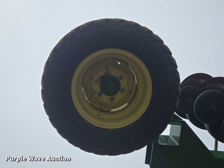 image for item EU3669 2005 John Deere 1890 air seeder