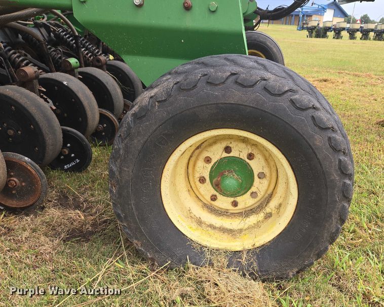 image for item EU3669 2005 John Deere 1890 air seeder