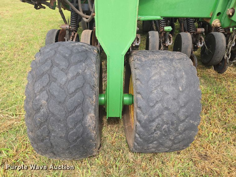 image for item EU3669 2005 John Deere 1890 air seeder
