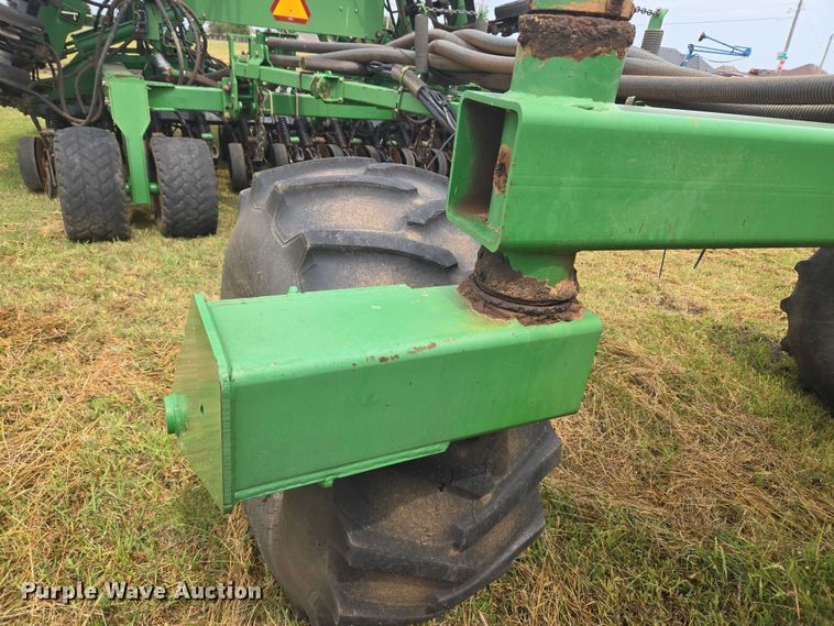image for item EU3669 2005 John Deere 1890 air seeder