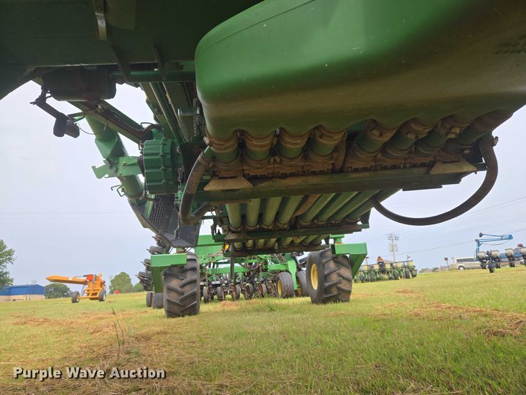 image for item EU3669 2005 John Deere 1890 air seeder