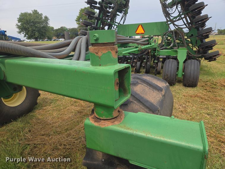 image for item EU3669 2005 John Deere 1890 air seeder