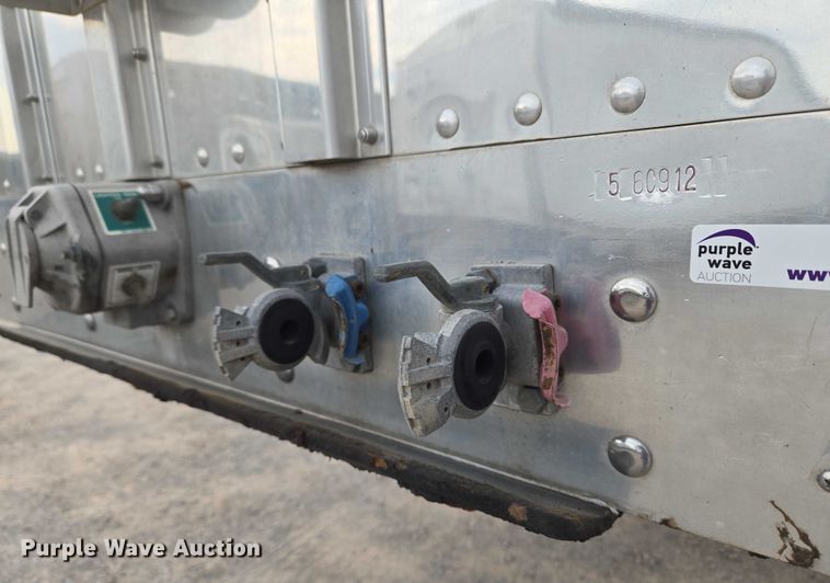 image for item EU3697 2021 Wilson PSDCL-402 livestock trailer