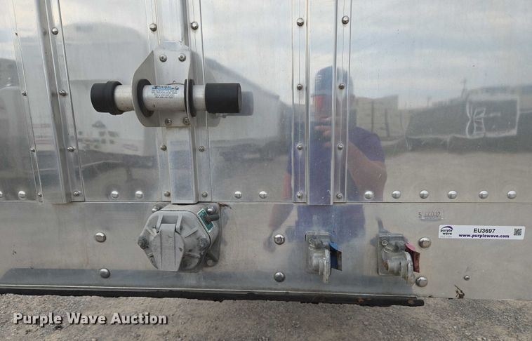 image for item EU3697 2021 Wilson PSDCL-402 livestock trailer