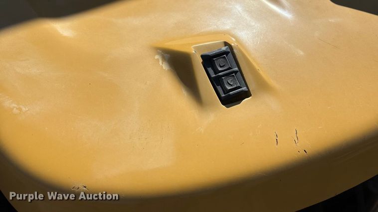 image for item EU4620 1995 Caterpillar Challenger 35 tractor