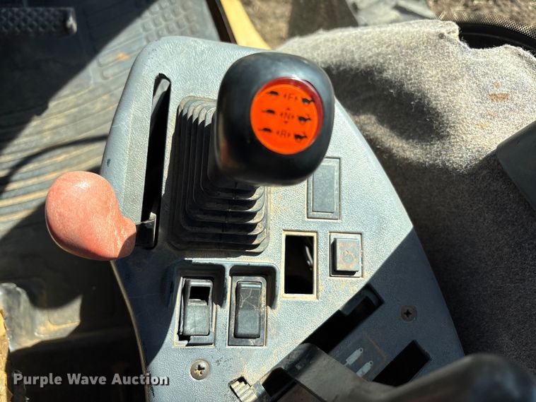 image for item EU4620 1995 Caterpillar Challenger 35 tractor