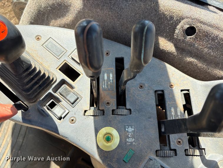 image for item EU4620 1995 Caterpillar Challenger 35 tractor