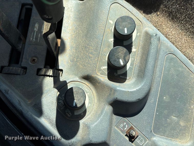 image for item EU4620 1995 Caterpillar Challenger 35 tractor