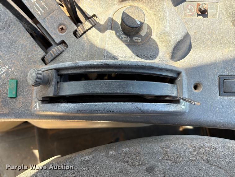 image for item EU4620 1995 Caterpillar Challenger 35 tractor