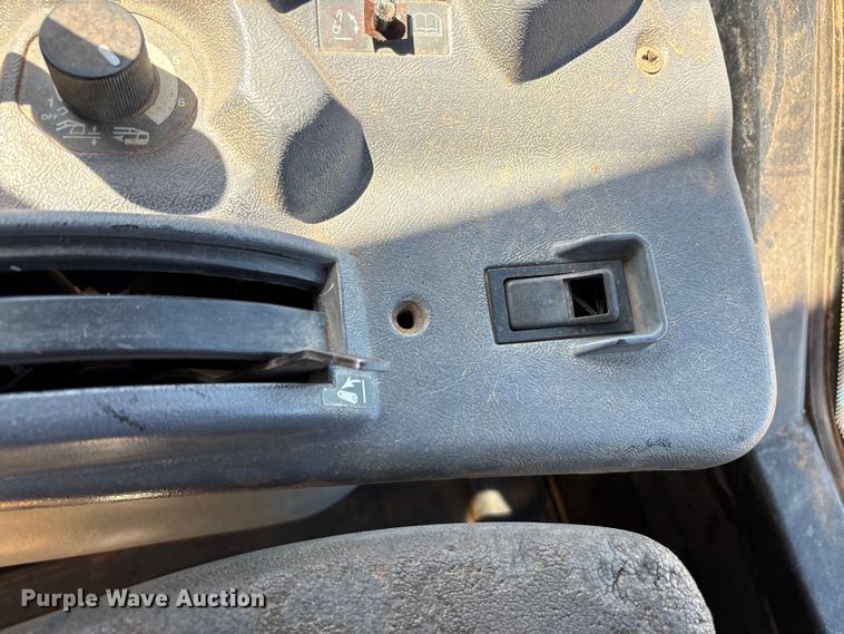 image for item EU4620 1995 Caterpillar Challenger 35 tractor