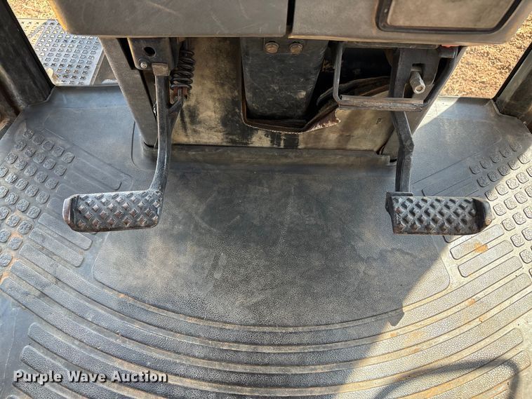 image for item EU4620 1995 Caterpillar Challenger 35 tractor